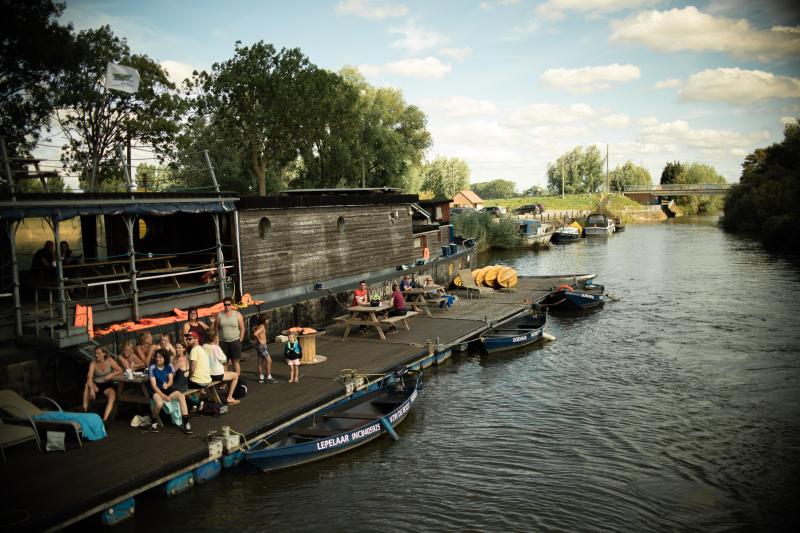 ter hoogte van de BOOT