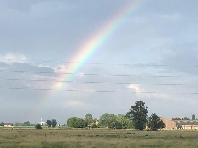 regenboog en windmolen