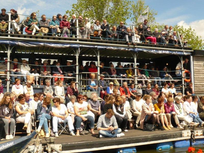 publiek op schip