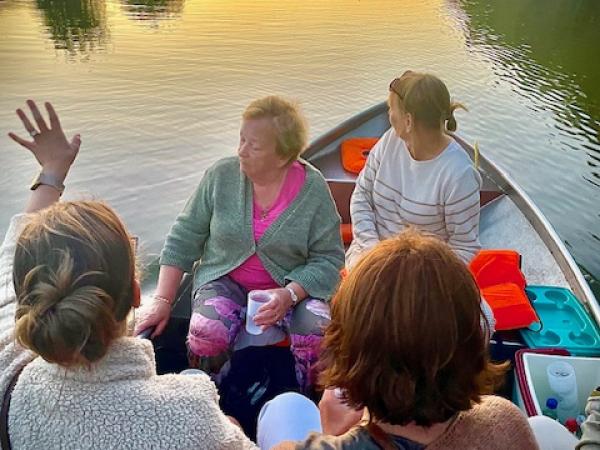 bootje in avondzon